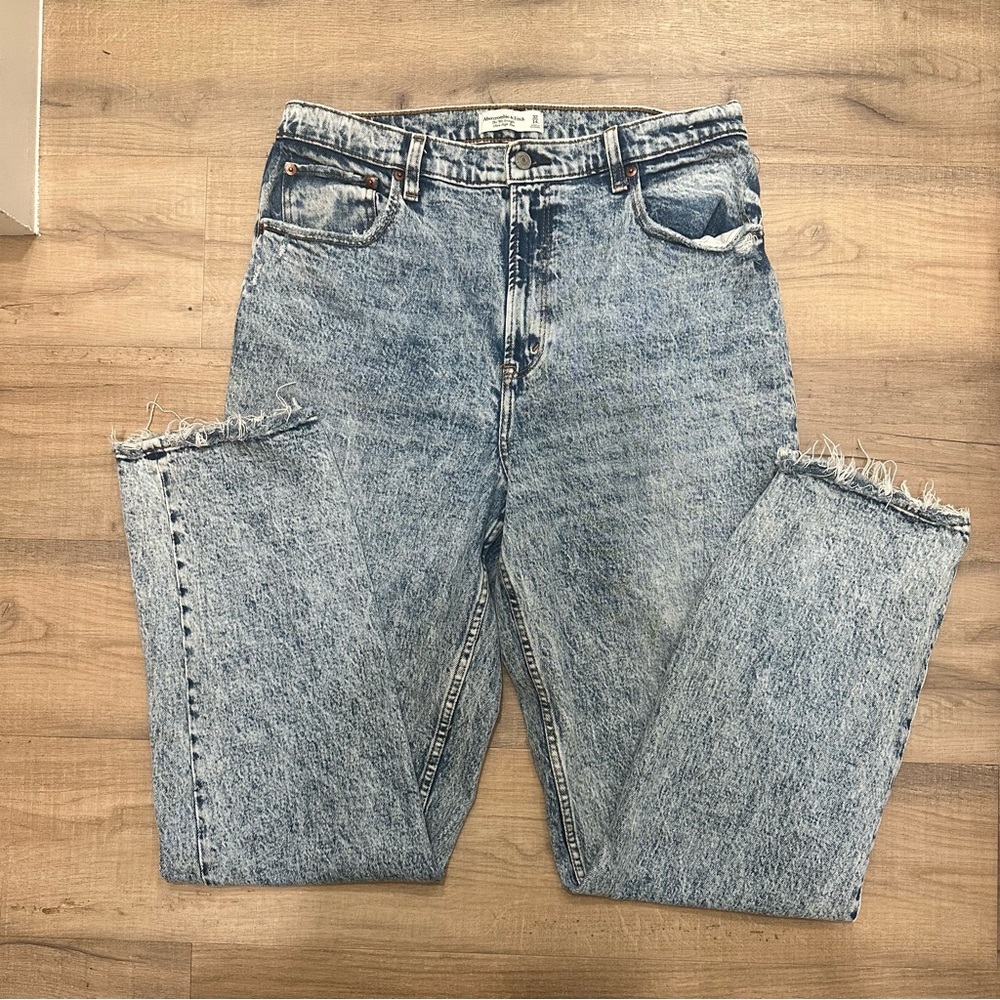 Abercrombie & Fitch 90’s Ultra High Rise Straight Jean - Acid Wash